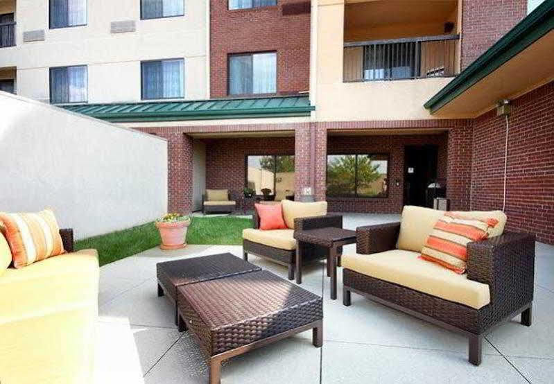 Courtyard Chicago Bloomingdale Hotel Exterior foto